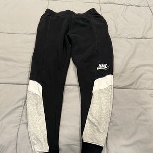 Universal joggers Nike size small
